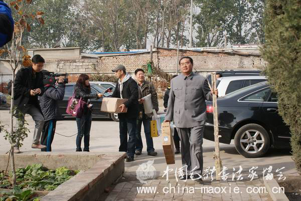 中国毛体书法家协会建立“温暖教室”