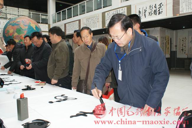 中国毛体书法家协会常务理事姚二峰书写现场