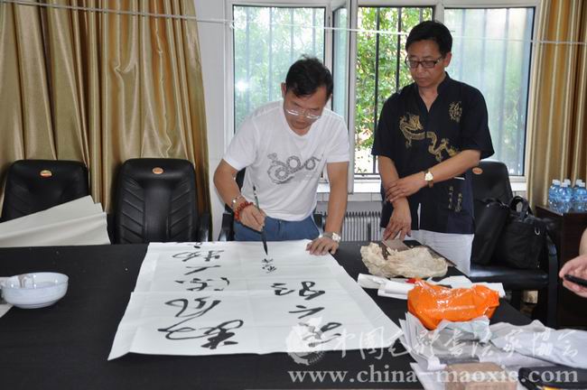 中国毛体书法家协会副会长姚二峰书写现场