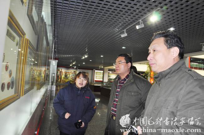 中国毛体书法家协会派代表参观毛主席纪念馆