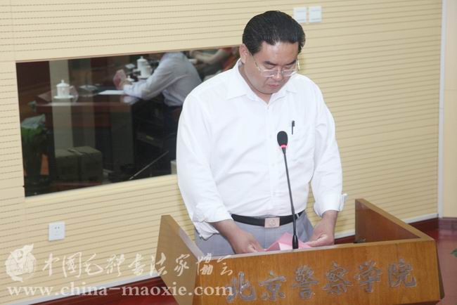 中国毛体书法家协会副会长兼秘书长孔维阳做工作报告